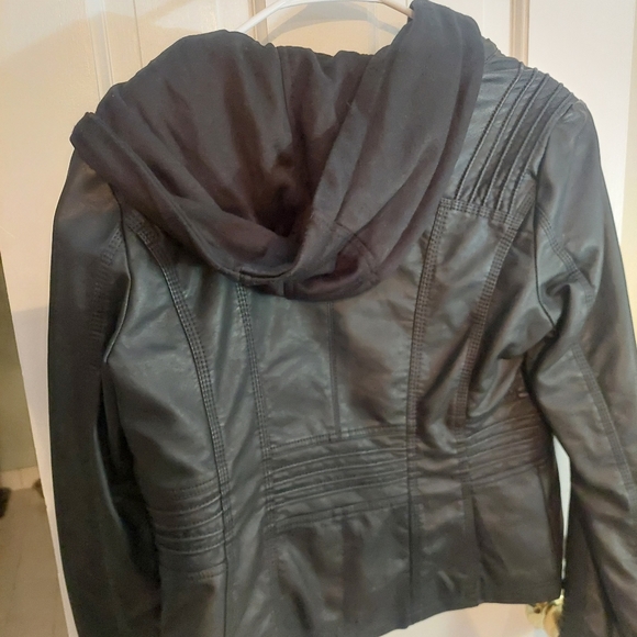 Leather jacket - Picture 2 of 2